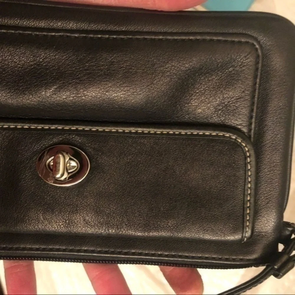 Coach vintage black leather turnlock wristlet clutch bag y2k